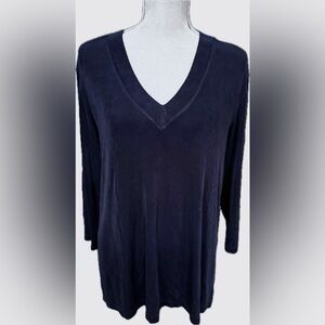 CHICO’S TRAVELER Navy Blue long sleeve V-Neck Top with side slits Very Good Sz 2